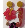 Pendientes caballito y flor de hibisco metacrilato